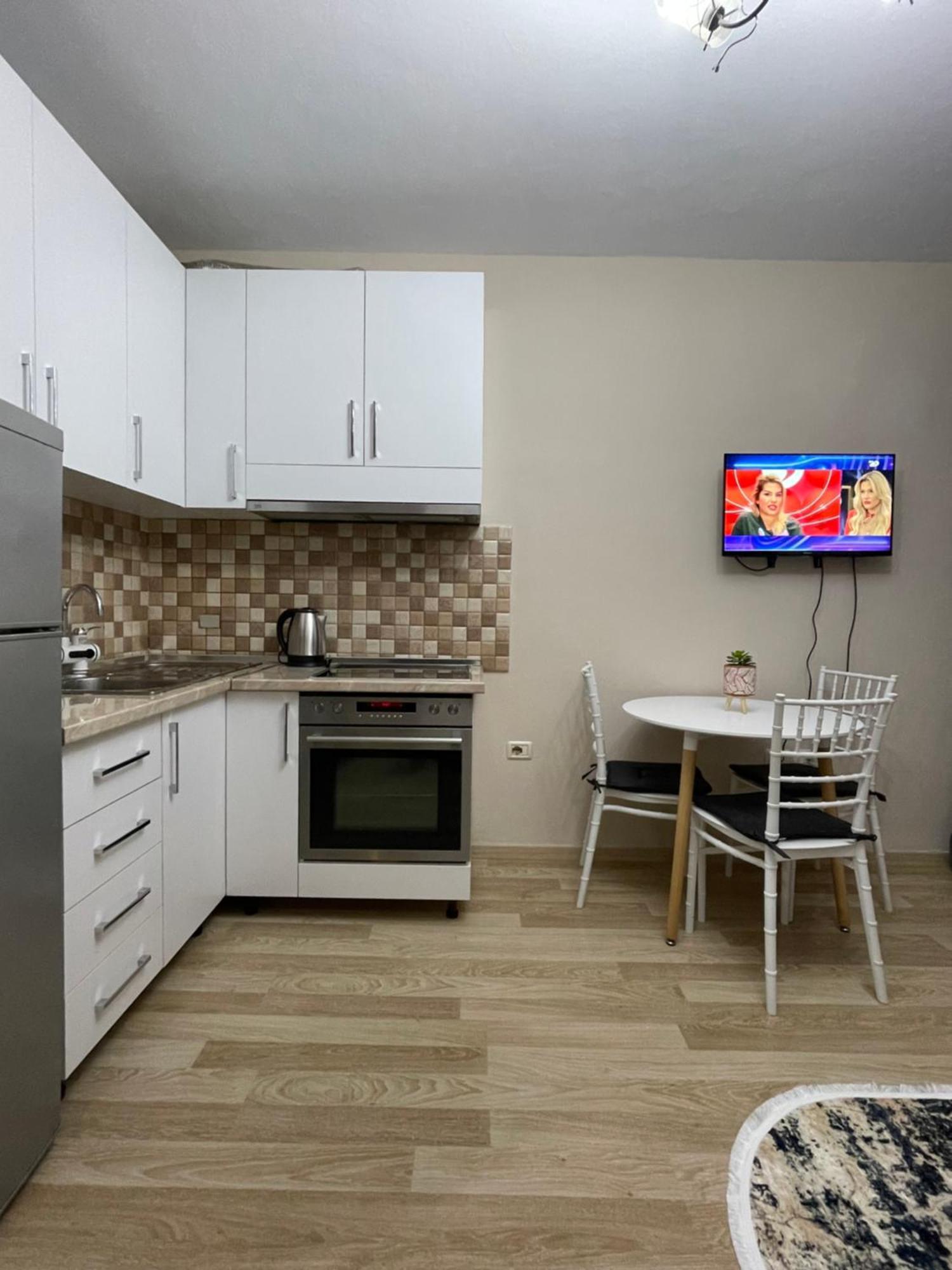 Comfort Apartment City Center Tirana Esterno foto